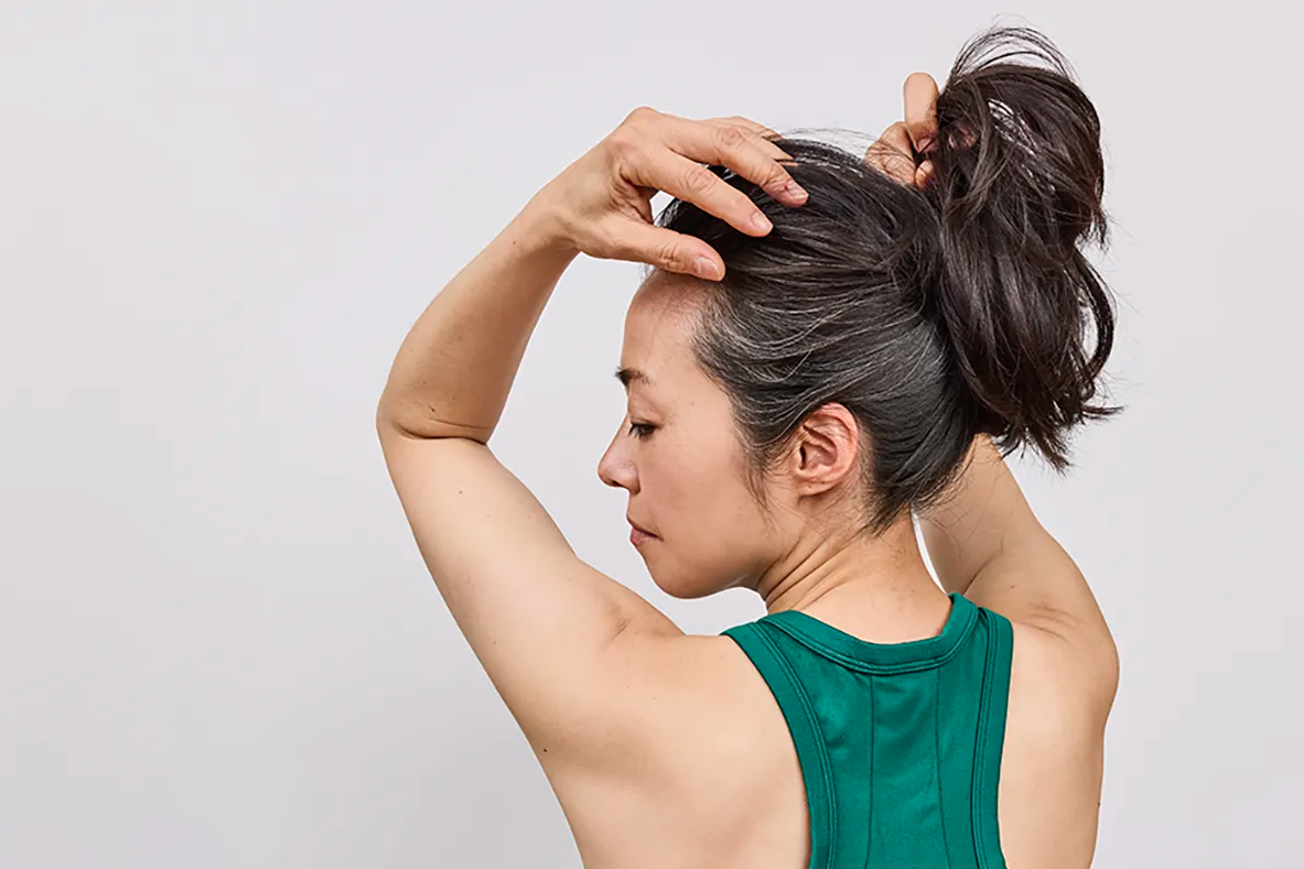 SP_26_StretchingNeck_Main_Stocksy_7014737_1600_crop