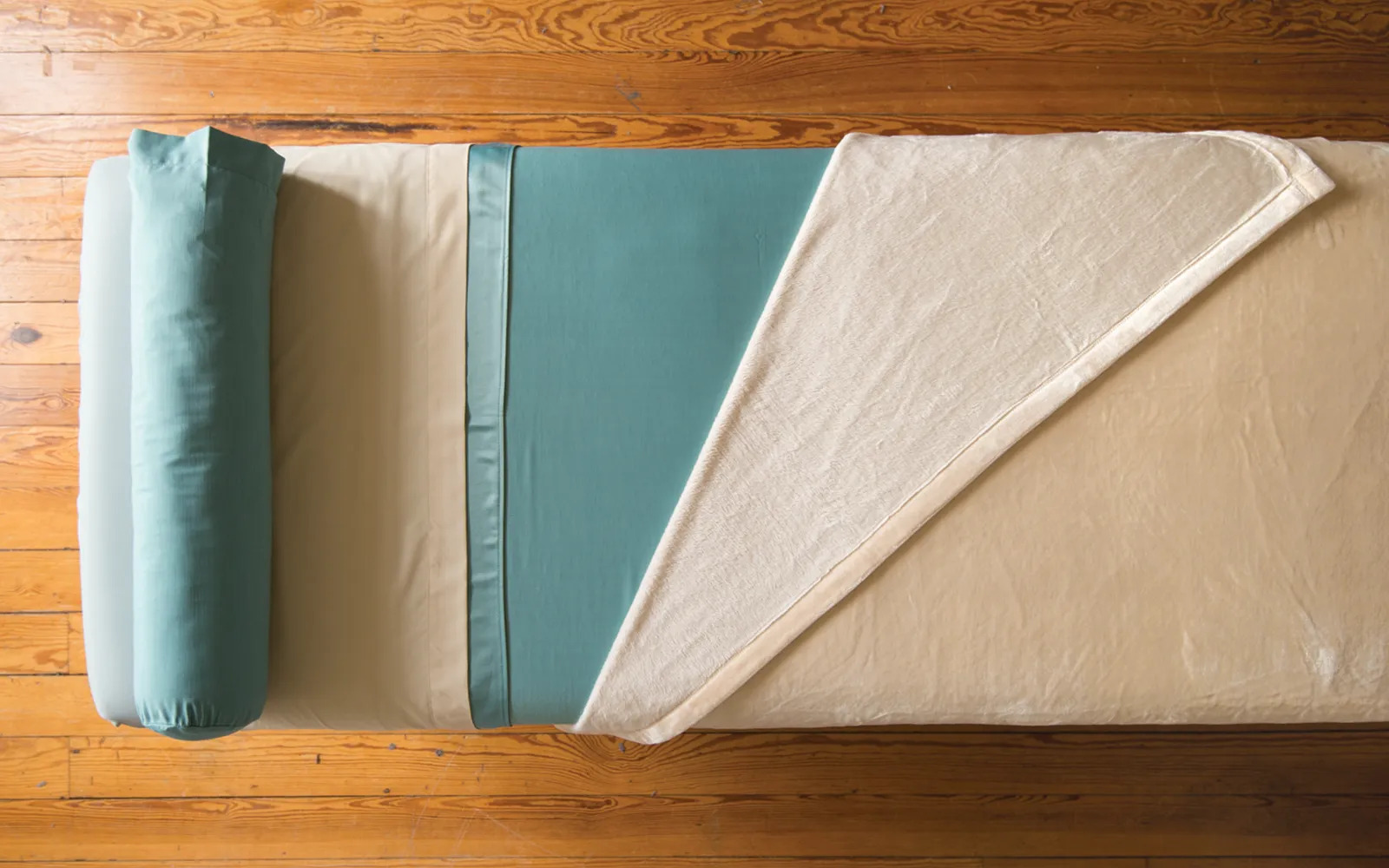 SO_14_YourTable_Secondary2_PlushThrow_1600 SO_14_YourTable_Secondary2_PlushThrow_1600